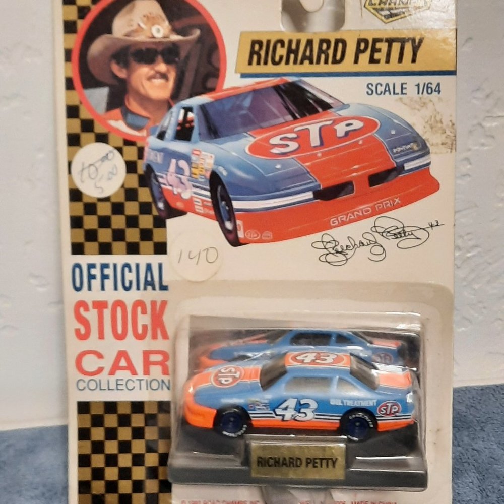 1992 Road Champs Richard Petty #43 STP 1/64 Stock Car Die Cast